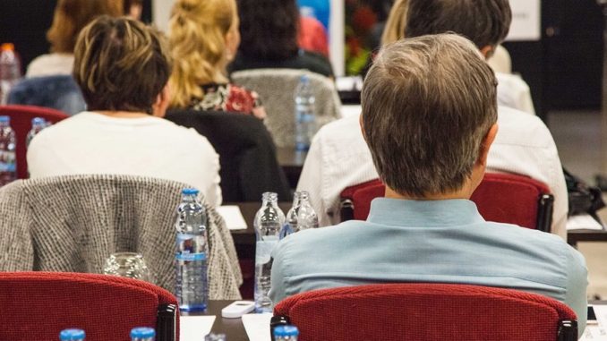 Medizinerkongress-Brustoperationen